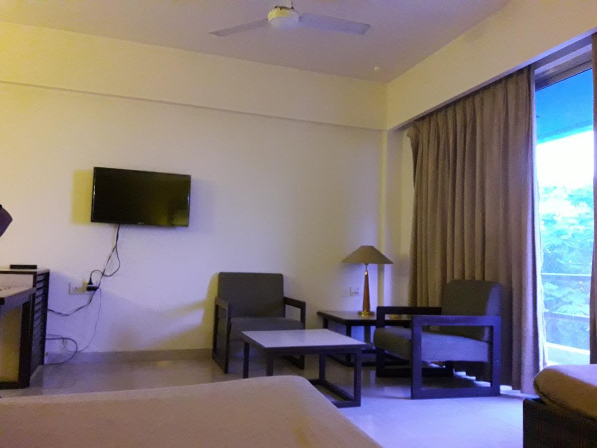 Hotel Bluehill Bhavnagar Εξωτερικό φωτογραφία