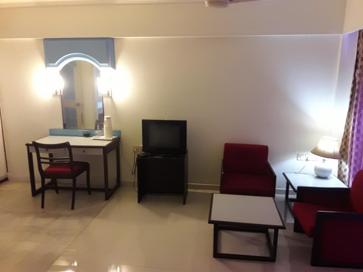 Hotel Bluehill Bhavnagar Εξωτερικό φωτογραφία